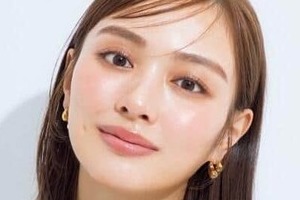 内田理央、ヒカルと破局報道から4日...コメ欄開放でインスタ投稿　ヘアチェンジ姿に「好きすぎて困る」の声