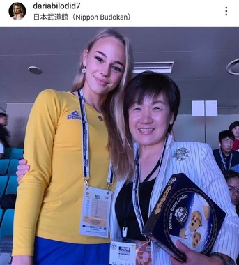 ウクライナの柔道家ダリア・ビロディド選手。憧れの谷亮子さんとの2ショット（ビロディド選手のインスタグラム（＠dariabilodid7）より）
