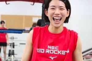 元女子バレー古賀紗理那、鍛えられた「美ボディ」魅せる　でも「今はもうたるんでいるのでまた頑張ります」