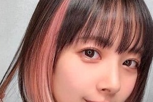 「役満ボディー」炸裂...岡田紗佳、美脚が映えるミニ丈ブルードレス　ファン歓喜「めっちゃ美人で綺麗」