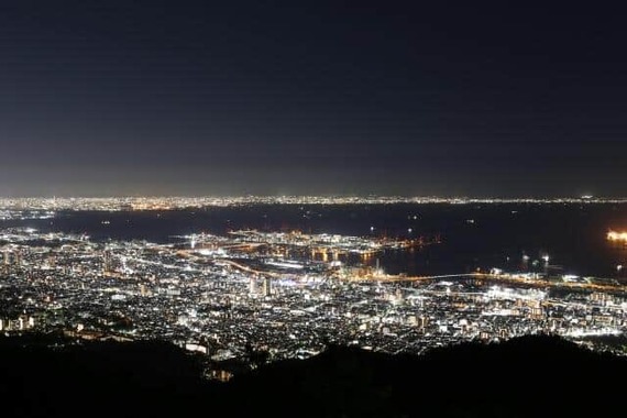 夜景が美しい神戸の街並み
