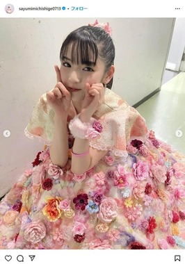 道重さゆみさんがグループ卒業10年で披露した「花ドレス」。写真は道重さんのインスタグラム（＠sayumimichishige0713）より