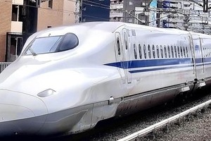 「JR東海のサービスの概念どうなってる」 赤羽元国交相、グリーン車炭酸水「300ml、160円」に激おこ投稿→批判殺到で削除