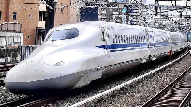 東海道新幹線のグリーン車の炭酸水の値段は高いのか（写真はイメージ）