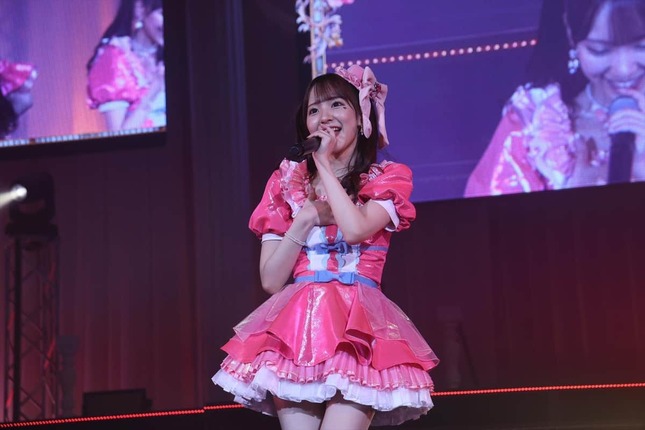 ピンクの衣装に身を包んでパフォーマンスするSKE48の末永桜花さん （c）2025 Zest Inc.