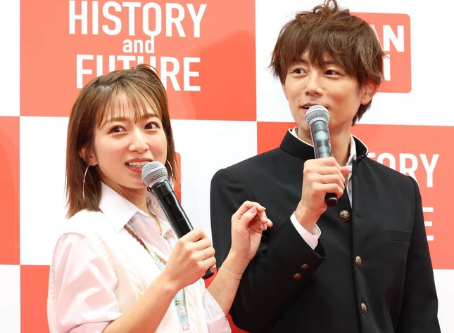 左から辻希美さん, 杉浦太陽さん。第5子の妊娠を発表した（写真：つのだよしお/アフロ）