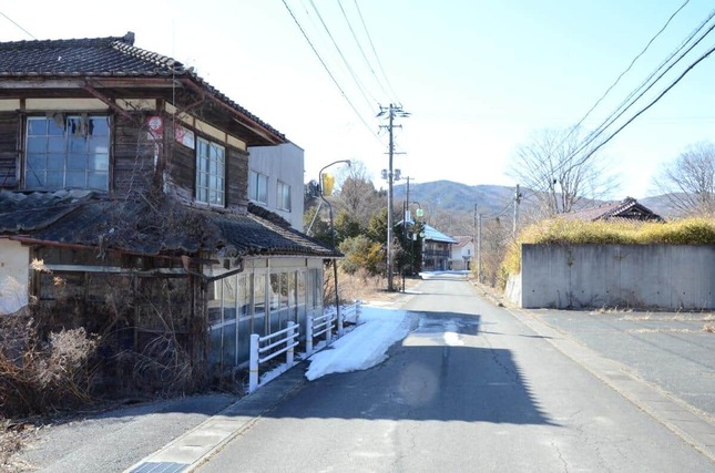 「松本屋」の近所に、人は誰もいなかった