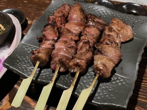 焼鳥屋のカウンターでの会話が珍しい内容だったそうだ（写真はイメージ）