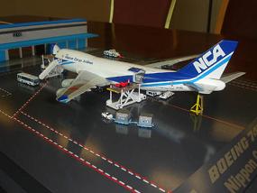 ジオラマ付きの貨物機模型 全日空商事: J-CAST ニュース【全文表示】
