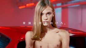 2012年CM再生回数日本一　「赤いショーツの美女」の正体