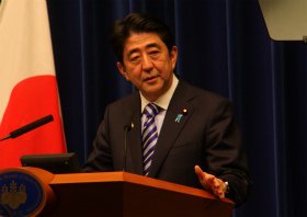 安倍首相がASEAN特別首脳会議の成果アピール 「飛行の自由」協力強化で中国けん制