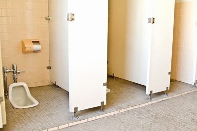 初めての和式トイレに戸惑う新小学1年生　今や練習する場もない、と親は嘆く