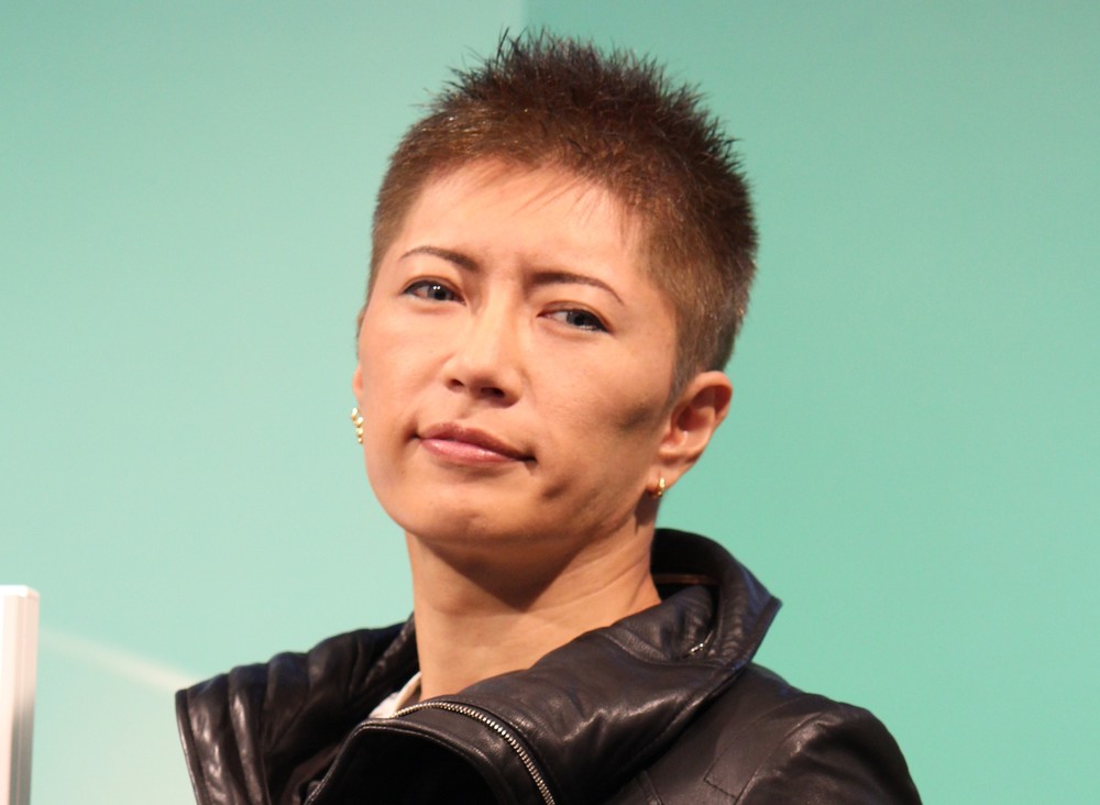 綾野剛、GACKTへの誕生日プレゼントは「テキーラ3本」　「だから剛ちゃん...、死ぬって...」