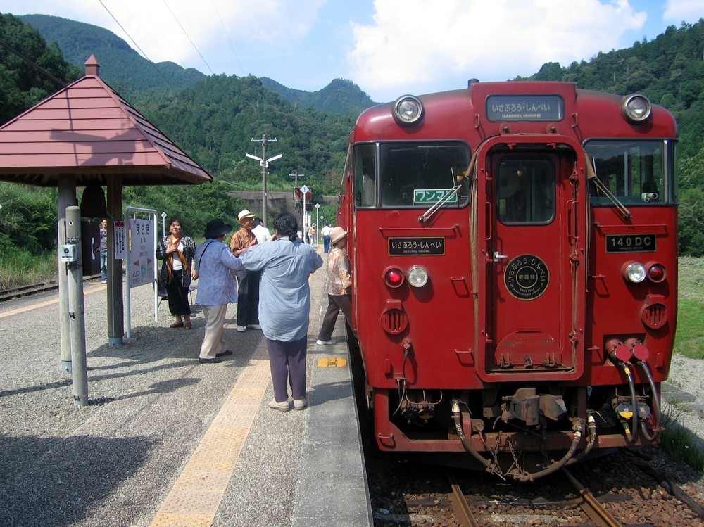 JR九州社長「郷愁ばかりで鉄道残すのは...」　ローカル線の未来と「輸送密度」の現実