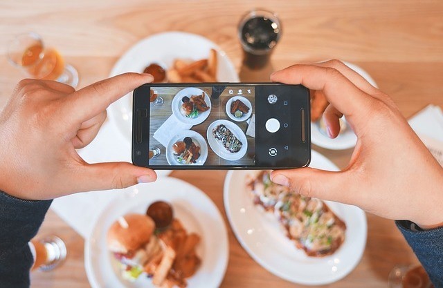 「いいねなんて、いらない。」　ふかわりょうコラム「インスタ映え風潮」批判に共感