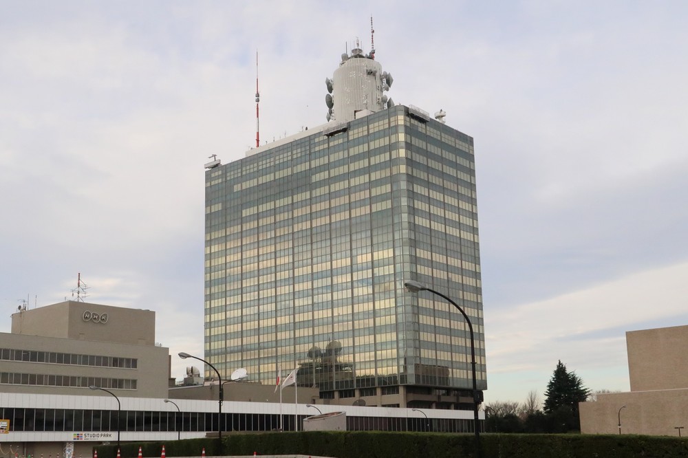 過労死記者の両親がNHK説明に反論　NHKはどう報じたか