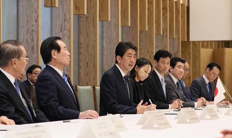 安倍首相「アンニョンハシムニカ」　韓国語あいさつも「見透かされる」狙い