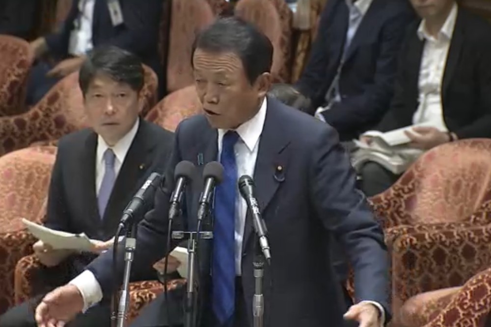 衆院予算委員会で答弁する麻生太郎財務相兼副総理（写真は衆院インターネット中継から）