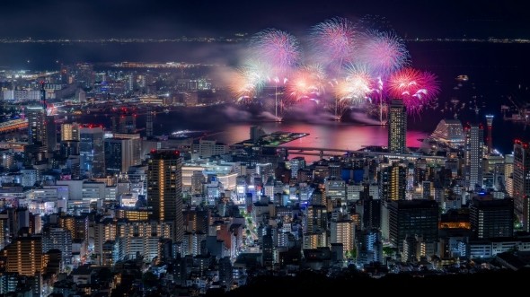 美しい写真が撮れる夏の花火だが、その陰でマナーも問われる（提供：こまつ＠lpowolp_photoさん）