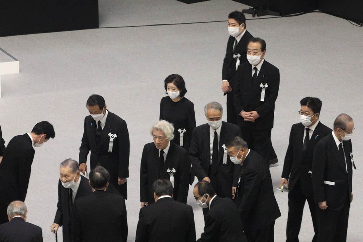 歴代首相とともに国葬会場に姿を見せた野田佳彦元首相（写真右上）