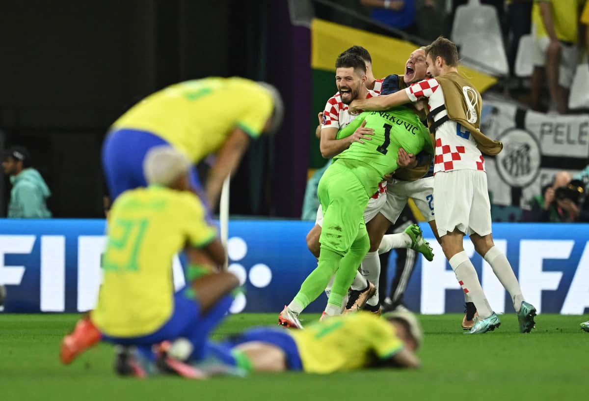 敗戦に肩を落とすブラジル代表（写真：ロイター/アフロ）