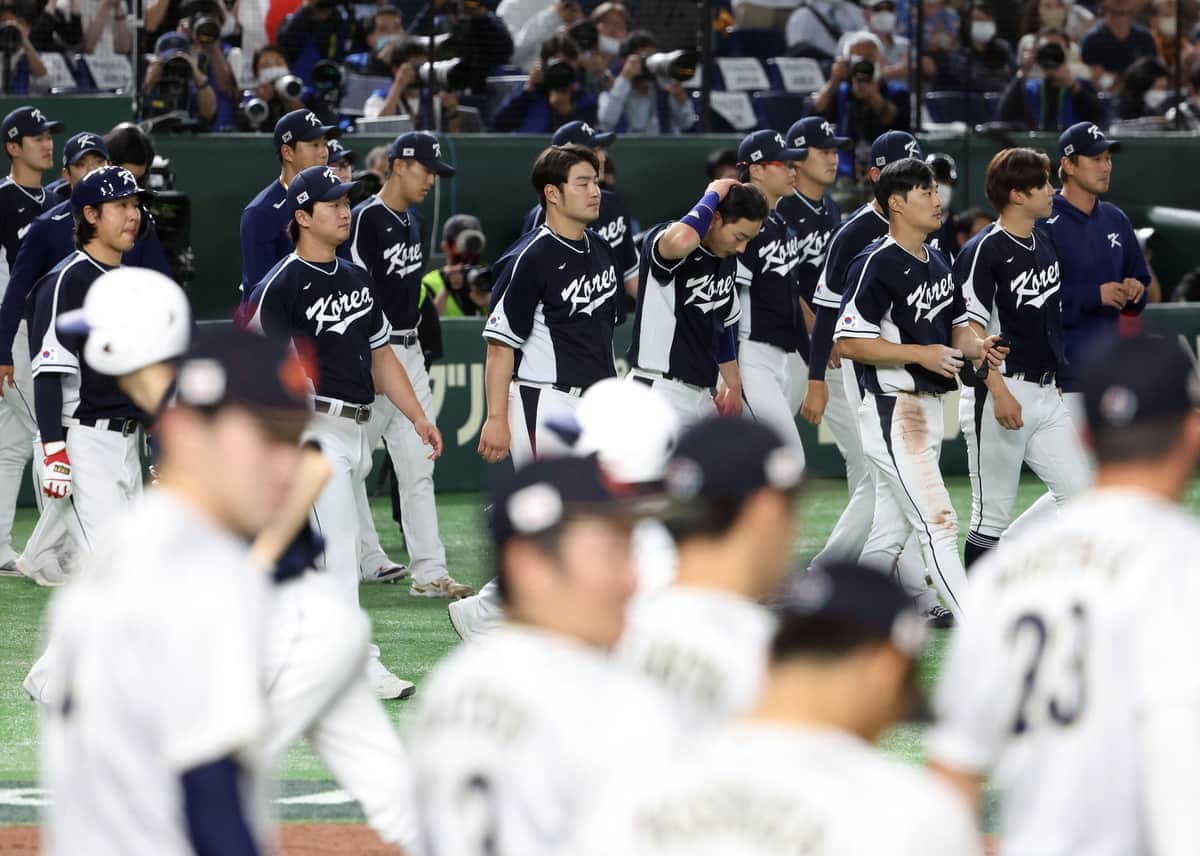 日本に敗れ肩を落とす韓国代表（YONHAP NEWS/アフロ）