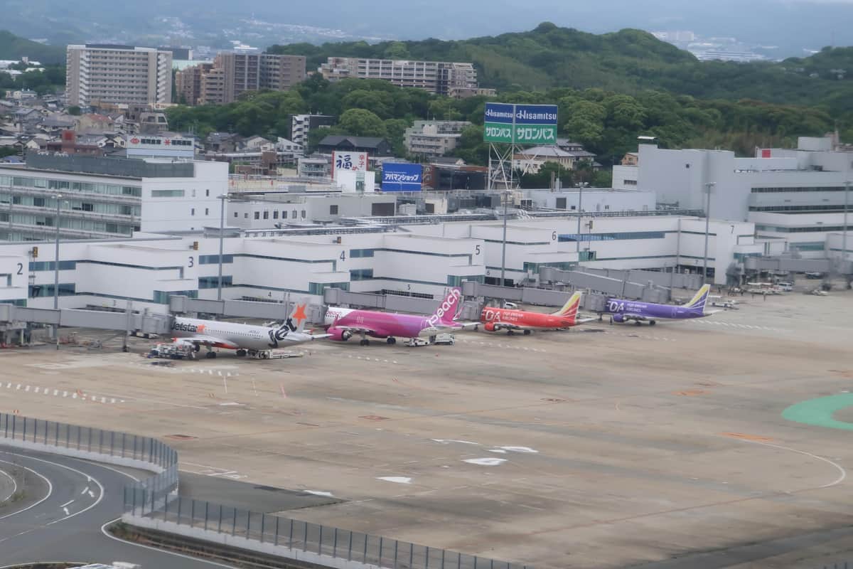 22時以降着陸できない...福岡空港「門限問題」が前進　北九州空港活用、JALも関係者に「心から感謝」