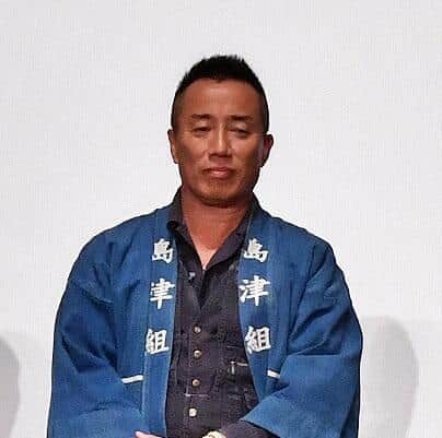 「腕太すぎてりんごがちっちゃく見える」　長渕剛66歳の肉体にファン衝撃「ムキムキやんか」