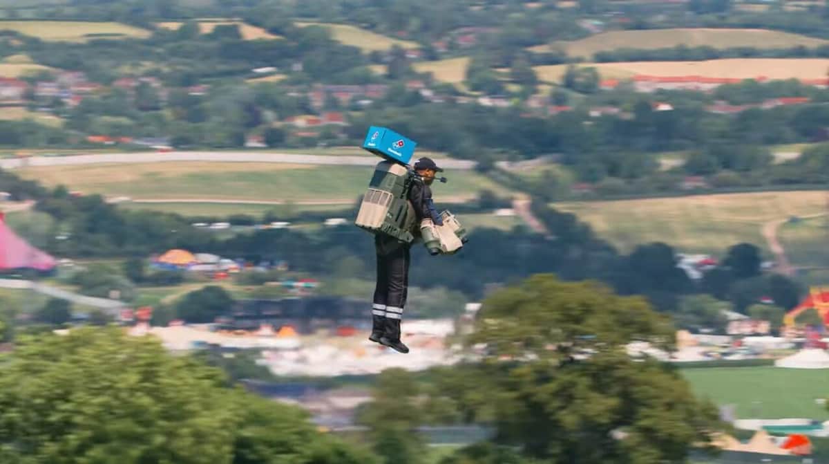 英ドミノ・ピザ、「空飛ぶデリバリー」実現にSNS興奮　野外フェスで試験導入