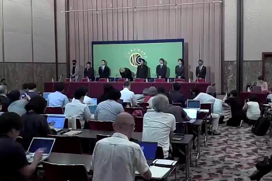 記者会見には8人が登壇した（写真は日本記者クラブの配信動画から）