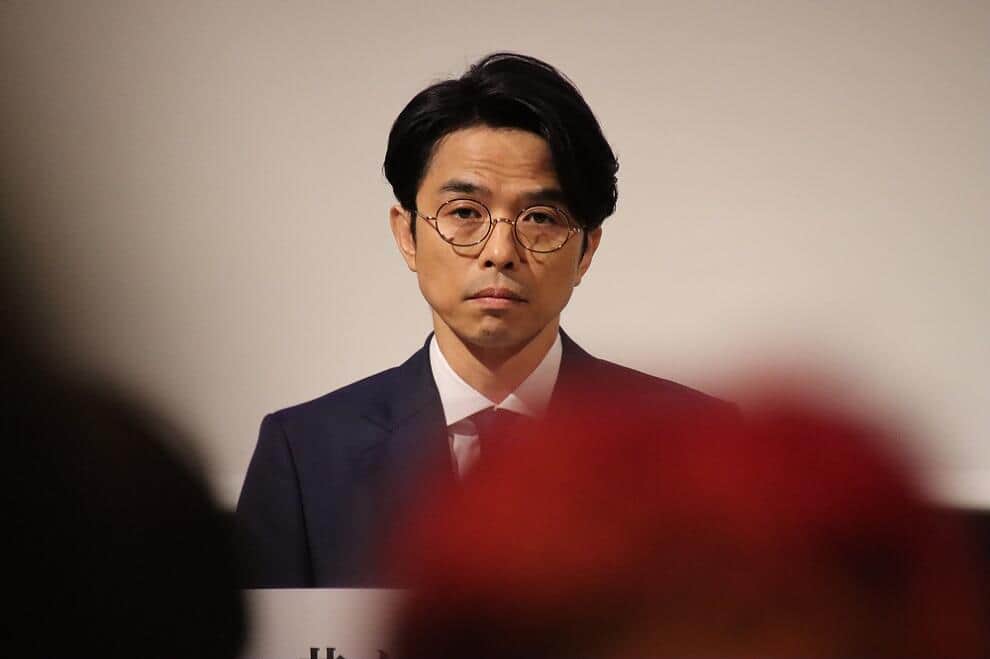 井ノ原快彦への拍手は「異様」...ジャニーズを助けた「傍若無人な記者」　専門家が指摘する「幼稚な報道陣」と「鉄壁の事務所」