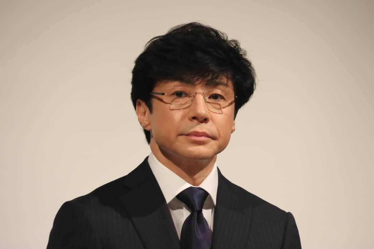 記者会見に登壇した東山紀之さん