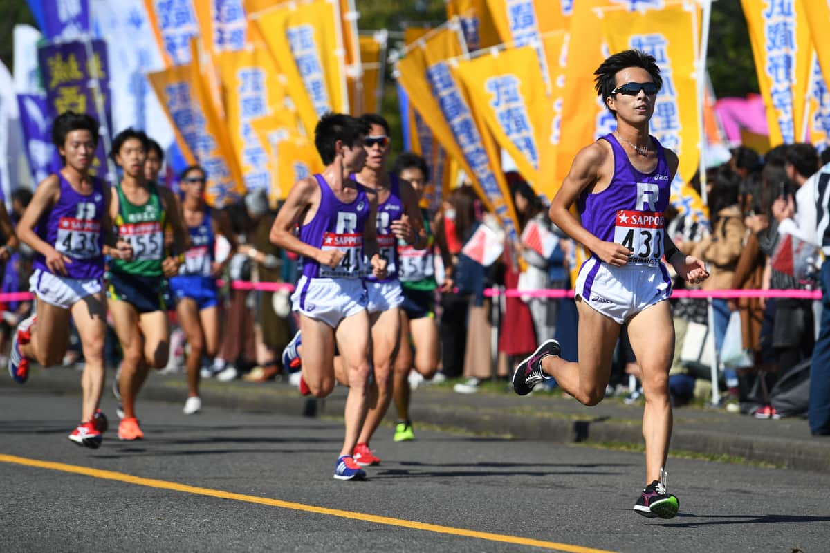 16年箱根駅伝予選会で激走する立教大学駅伝チーム（写真：アフロスポーツ）