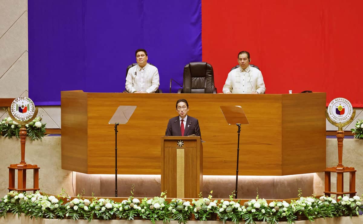 フィリピン議会で演説する岸田文雄首相。演説が「歴史的」だと報じる現地紙もあった（写真は首相官邸ウェブサイトから）