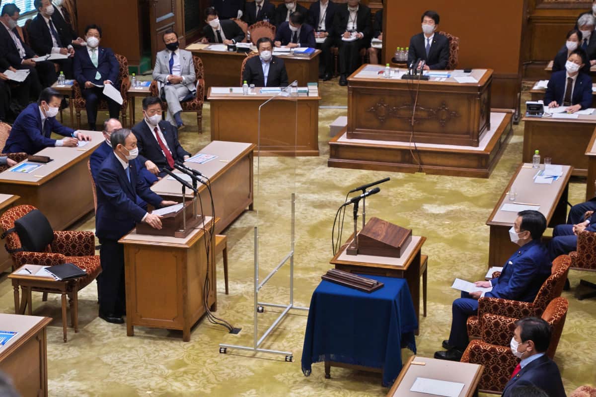 前回の党首討論は2021年6月。菅義偉首相（当時）と立憲民主党の枝野幸男代表（同）らが論戦を交わした（写真：アフロ）