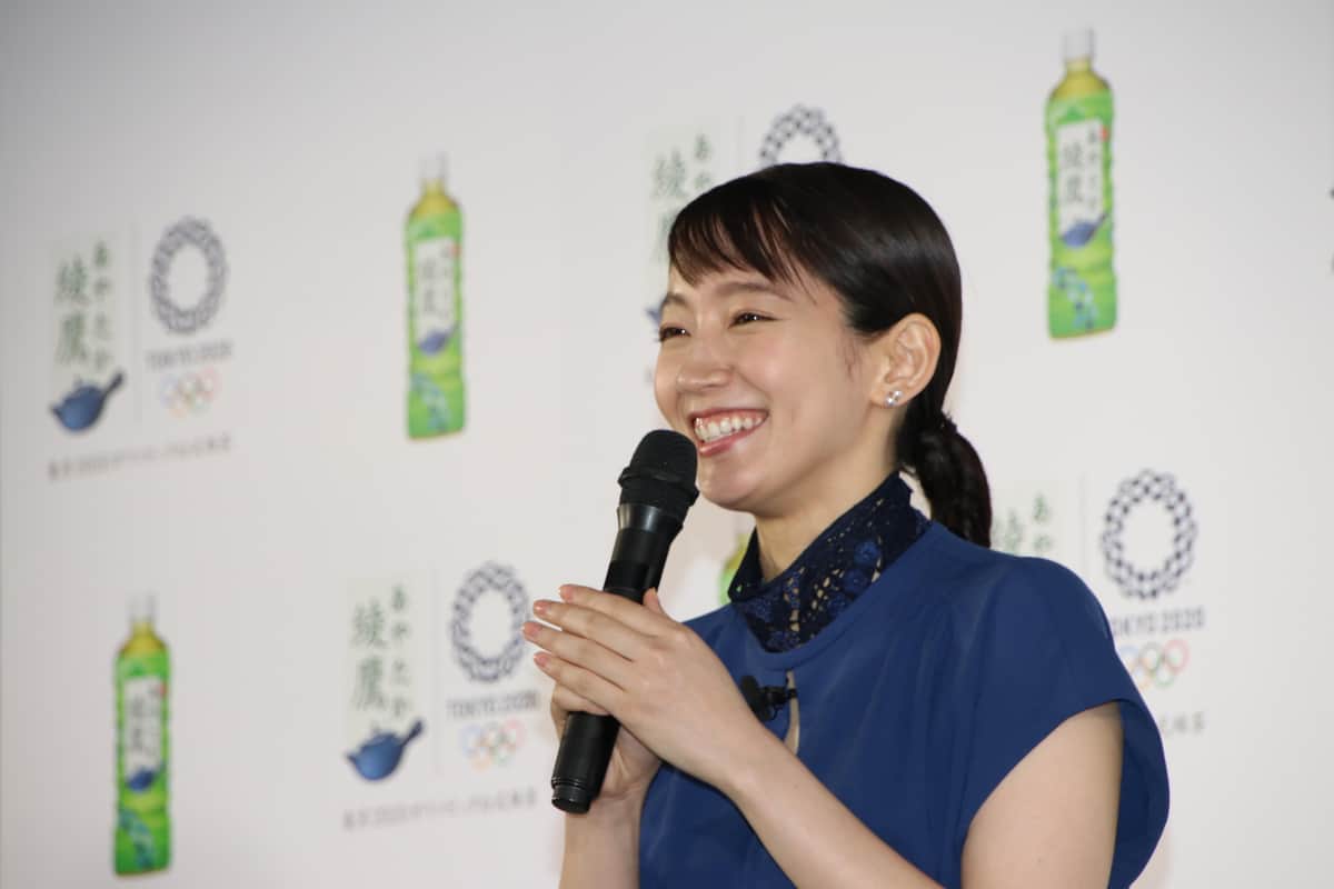 吉岡里帆、大量公開の「トキコイ」オフショットが「エモい」と反響　恋人役・永山瑛太とお揃いポーズも