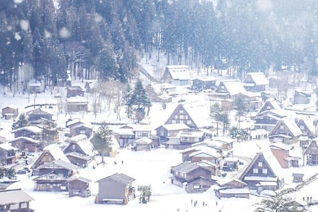 冬の白川郷も趣がある