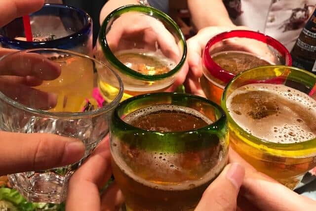 厚労省の「飲酒ガイドライン」話題で...居酒屋の「飲み放題」どうなる？　現役大学生は「特に支障ない」