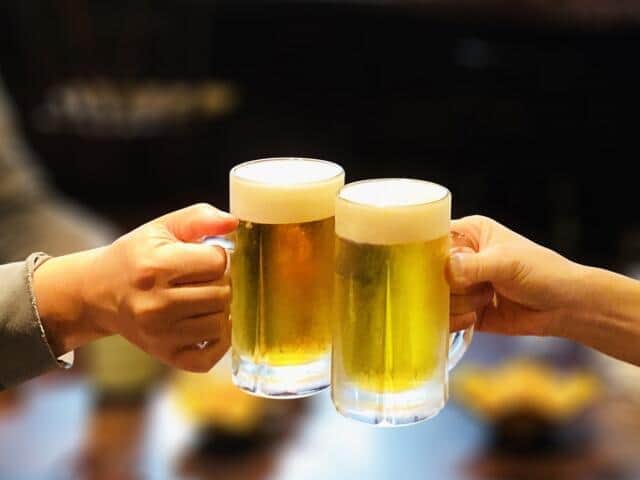 部下や後輩「飲みに誘うの難しい」問題が再燃　令和の時代にふさわしい上司の「適切な誘い方」は