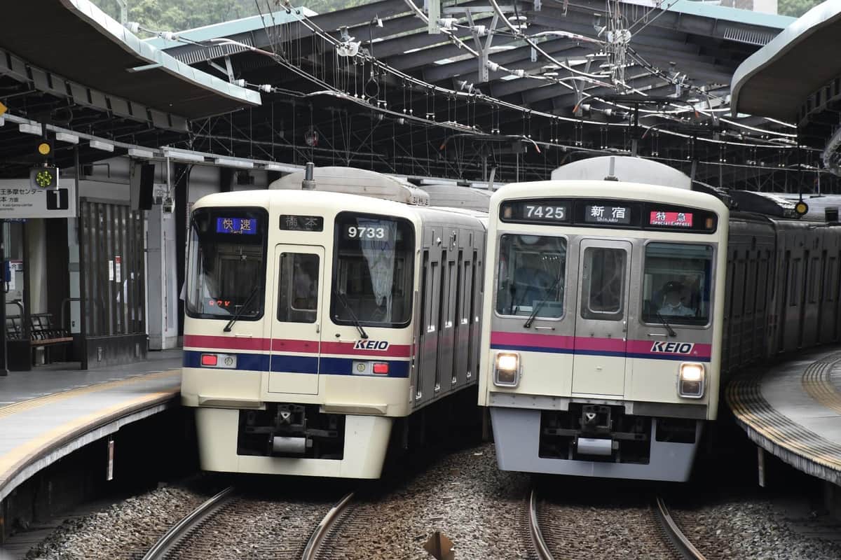 京王線は特急、急行、区間急行、快速、各駅停車とある