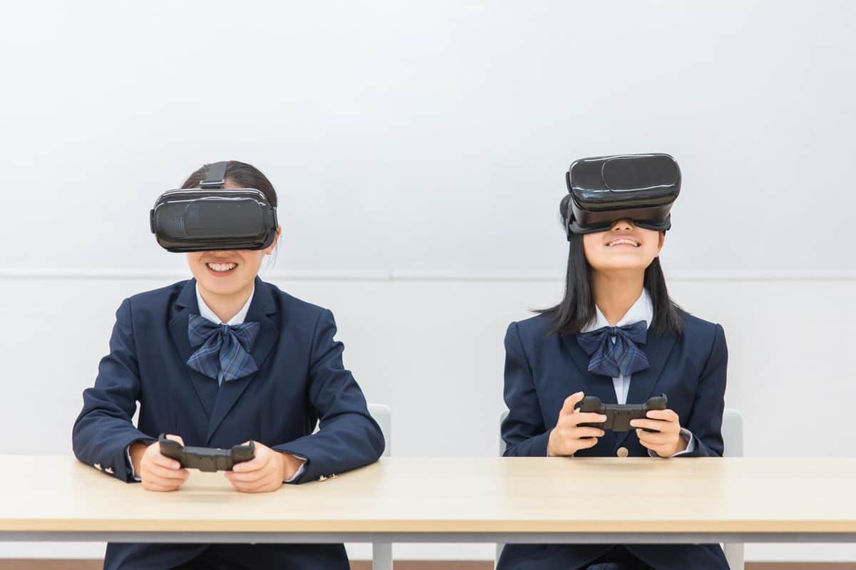 バーチャルなのに「触感」が伝わる、自分の表情がアンドロイドに乗り移る　VRで「リアル」も実現