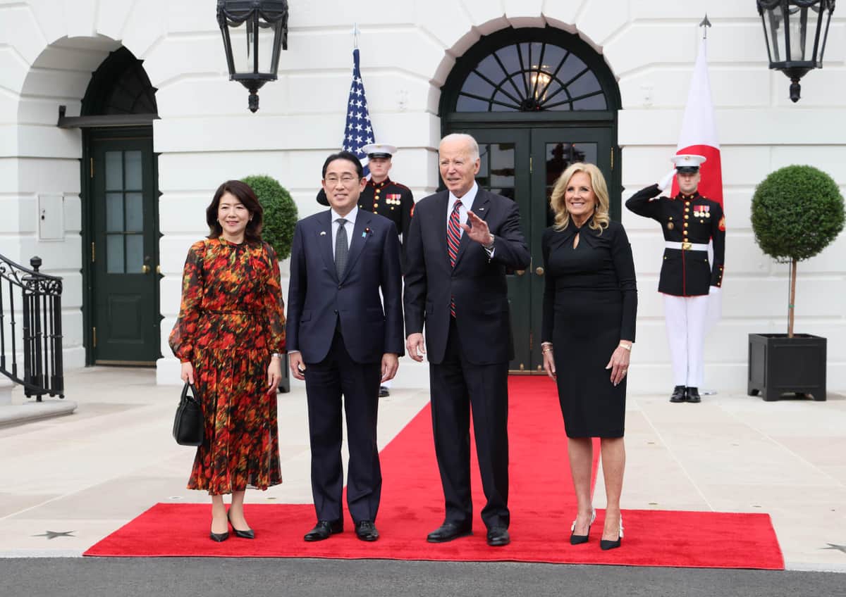 バイデン大統領に出迎えられる岸田文雄首相（写真は首相官邸ウェブサイトから）