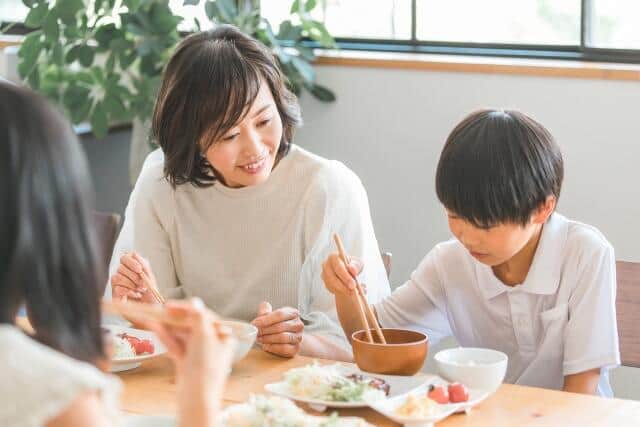 親戚が集まると「事件」は起こりやすい！？　Xで語られる「親戚づきあい」悩みの数々