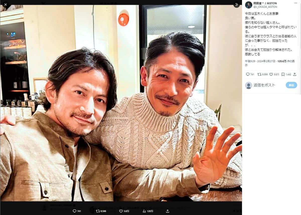 「まるで映画のワンシーン」　被写体・岡田准一、撮影・玉木宏のモノクロ写真に反響