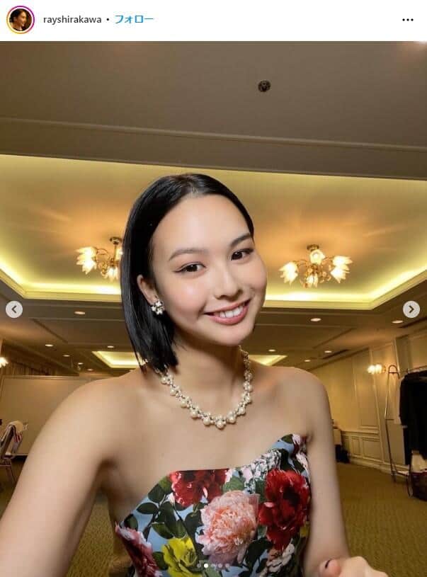 貴乃花光司の娘・白河れい（22）、背中ぱっくり花柄ドレスに反響　「とても可愛らしい！」「綺麗だよ」