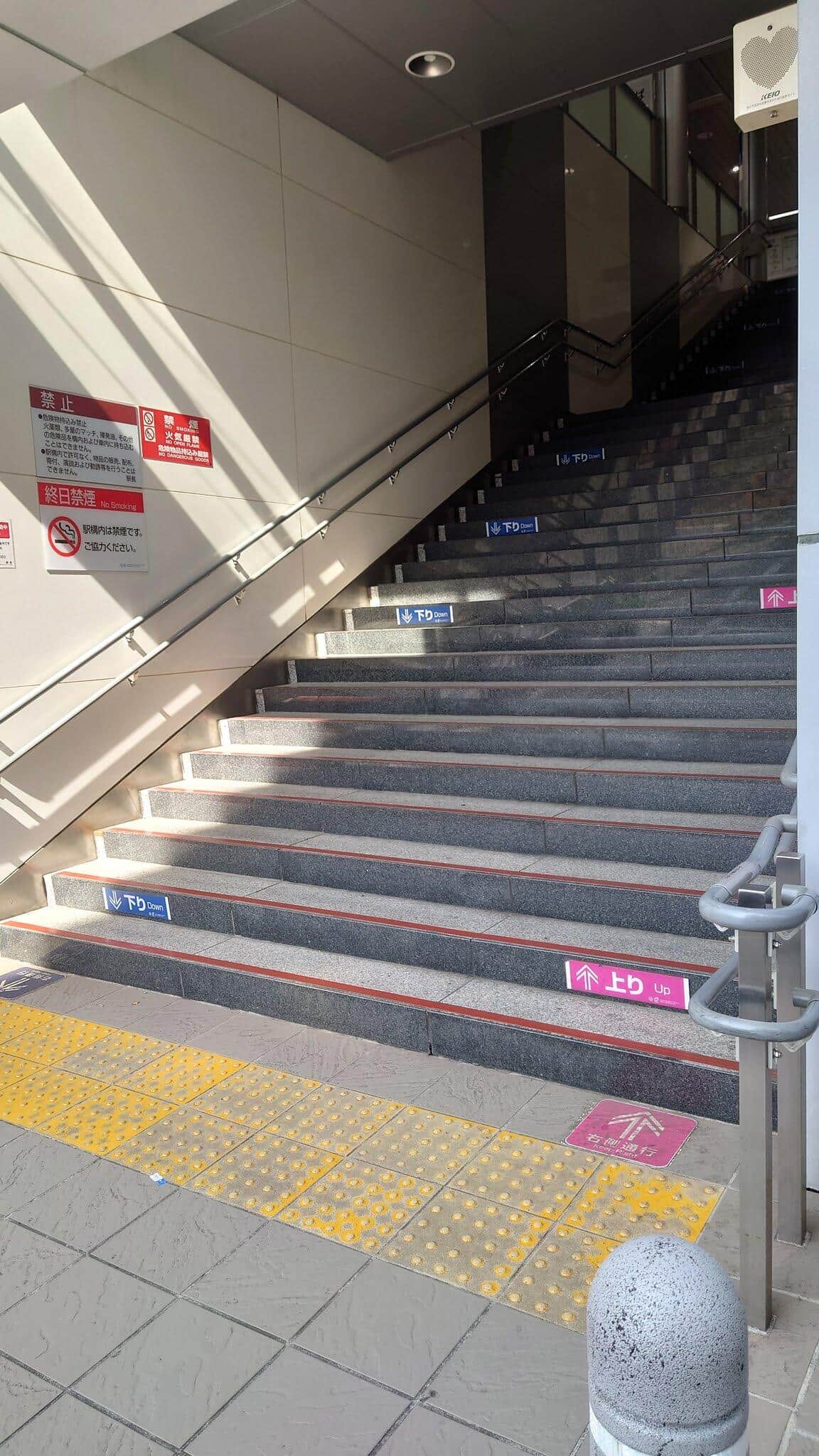 池ノ上駅の階段、Xユーザー・スワロー（＠As713T）さんの投稿より。撮影は2024年6月11日