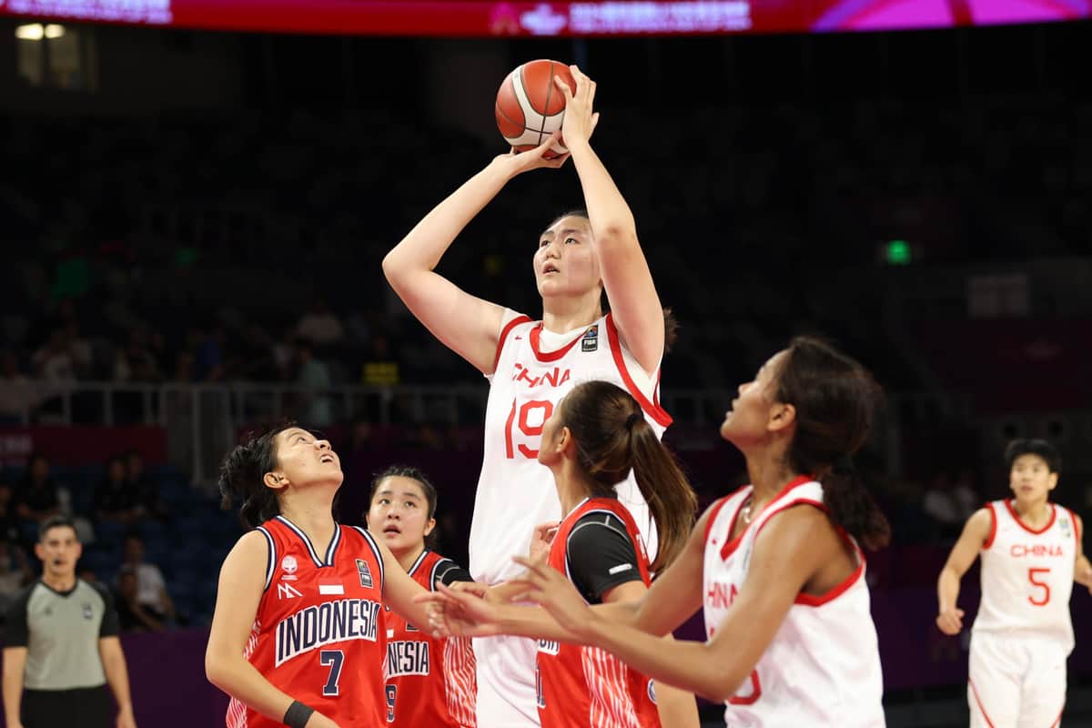 女子バスケ、220センチ・17歳のプレーは「理解不能」地元メディア　「中国の国宝」日本戦44得点、試合のたびに成長【U18 女子アジアカップ】