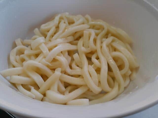 妻はうどんを食べていた（画像はイメージ）