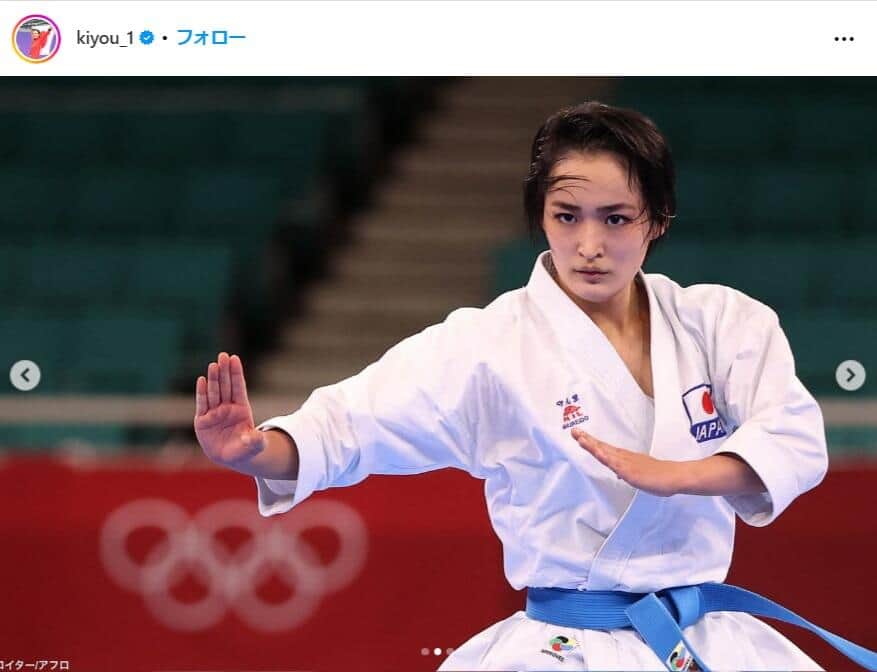 「野球の才能までおありとは」東京五輪・銀メダル空手女子、野球ユニ＆道着で始球式　雰囲気変わって「可愛いすぎ」