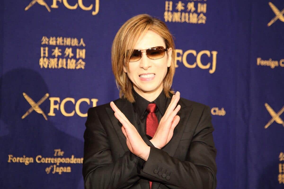 「話さなければいけないことがいくつかある」YOSHIKIが突然の記者会見予告　ファン動揺「明日が来るのが怖い」